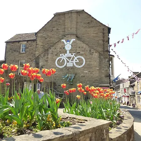 招待所 Hilltop Snug Cosy Family In Bustling Town Of In The Yorkshire Dales - Book The Combination Of And Bathrooms You Need 1-4 Bedrooms, 2 Bathrooms