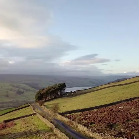 Hilltop Snug: Cozy Family Retreat In Guest house Pateley Bridge