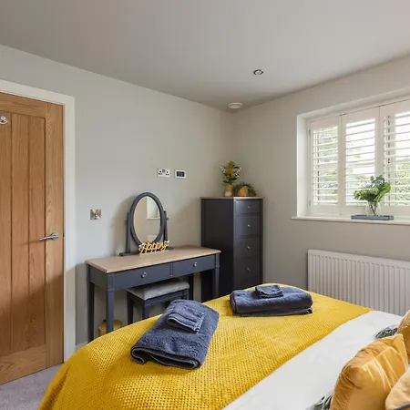 招待所 Hilltop Snug Cosy Family In Bustling Town Of In The Yorkshire Dales - Book The Combination Of And Bathrooms You Need 1-4 Bedrooms, 2 Bathrooms