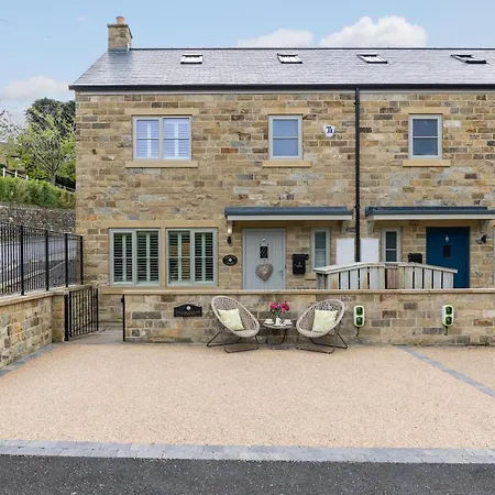 Hilltop Snug Cosy Family In Bustling Town Of In The Yorkshire Dales - Book The Combination Of And Bathrooms You Need 1-4 Bedrooms, 2 Bathrooms