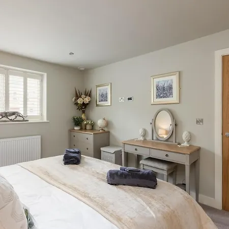 Hilltop Snug Cosy Family In Bustling Town Of In The Yorkshire Dales - Book The Combination Of And Bathrooms You Need 1-4 Bedrooms, 2 Bathrooms 招待所 *