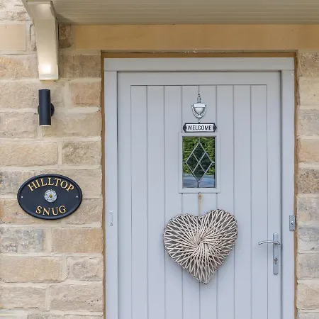 Hilltop Snug: Cozy Family Retreat In Guest house Pateley Bridge