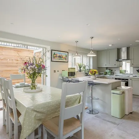 Hilltop Snug: Cozy Family Retreat In * Pateley Bridge