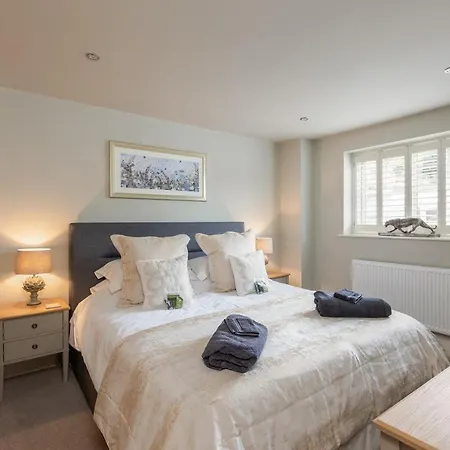 招待所 Hilltop Snug Cosy Family In Bustling Town Of In The Yorkshire Dales - Book The Combination Of And Bathrooms You Need 1-4 Bedrooms, 2 Bathrooms