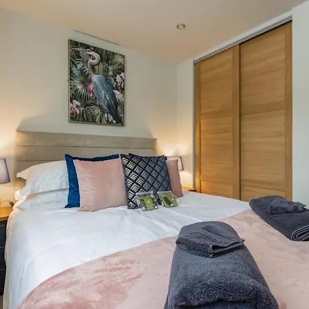 Hilltop Snug Cosy Family In Bustling Town Of In The Yorkshire Dales - Book The Combination Of And Bathrooms You Need 1-4 Bedrooms, 2 Bathrooms