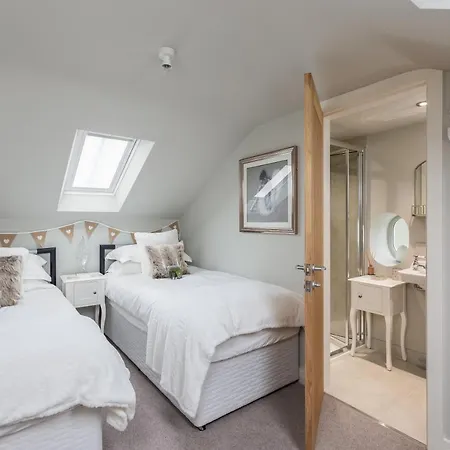 Hilltop Snug: Cozy Family Retreat In Guest house Pateley Bridge