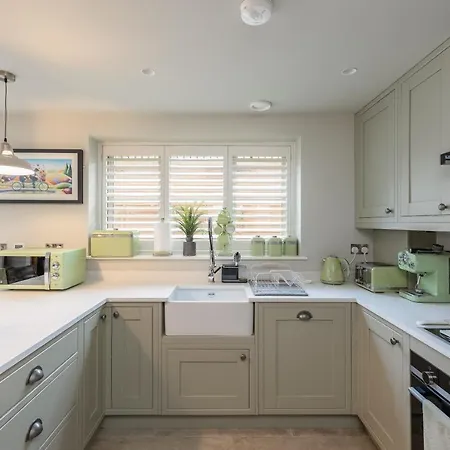 Hilltop Snug Cosy Family In Bustling Town Of In The Yorkshire Dales - Book The Combination Of And Bathrooms You Need 1-4 Bedrooms, 2 Bathrooms *