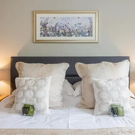 Hilltop Snug: Cozy Family Retreat In Guest house Pateley Bridge