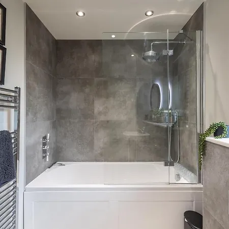 Hilltop Snug: Cozy Family Retreat In Pateley Bridge